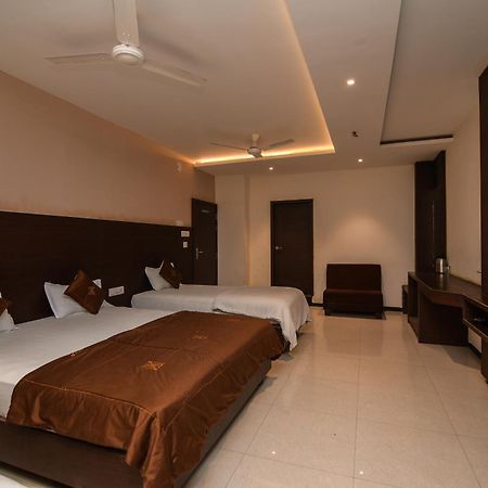 אויאיין Shree Ram Hotel מראה חיצוני תמונה