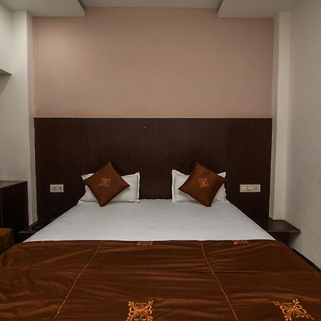 אויאיין Shree Ram Hotel מראה חיצוני תמונה