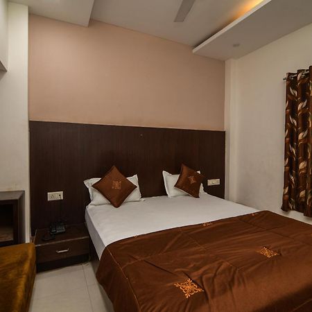 אויאיין Shree Ram Hotel מראה חיצוני תמונה