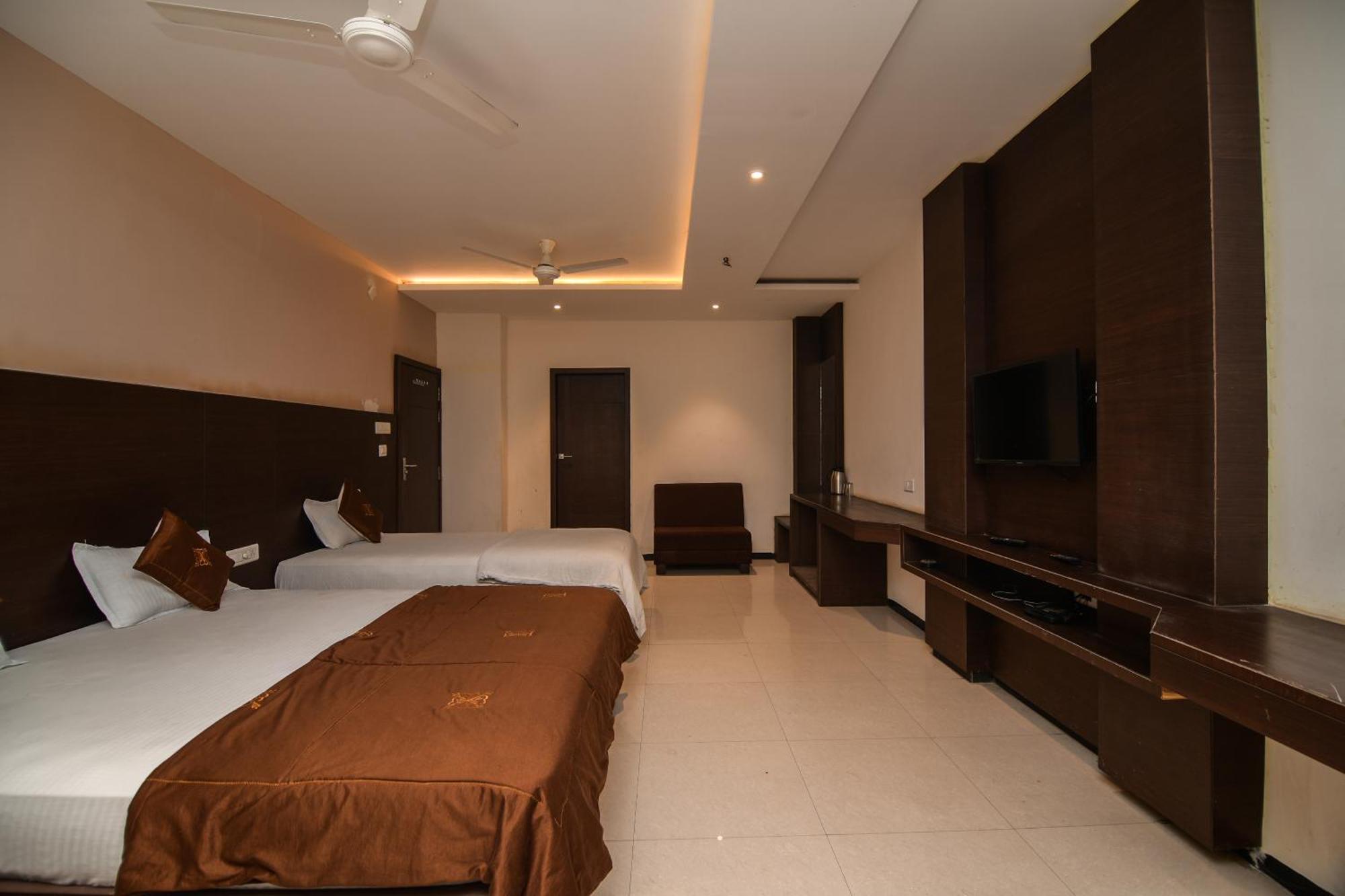 אויאיין Shree Ram Hotel מראה חיצוני תמונה