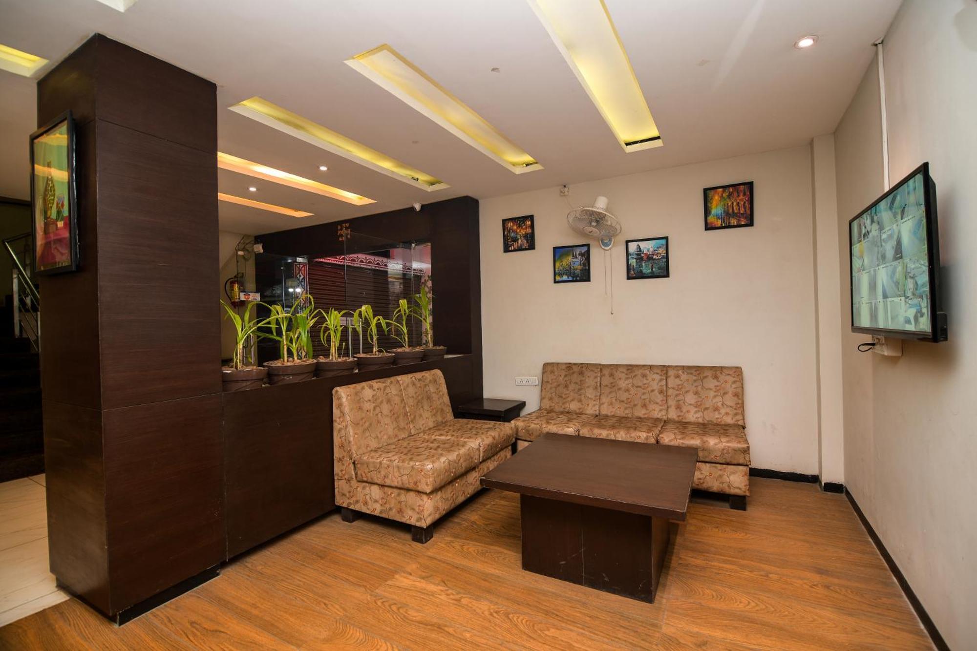 אויאיין Shree Ram Hotel מראה חיצוני תמונה