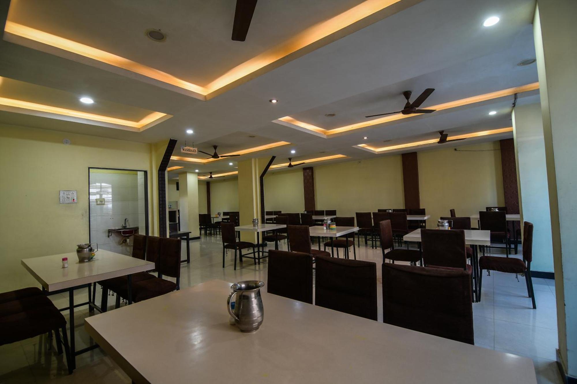 אויאיין Shree Ram Hotel מראה חיצוני תמונה
