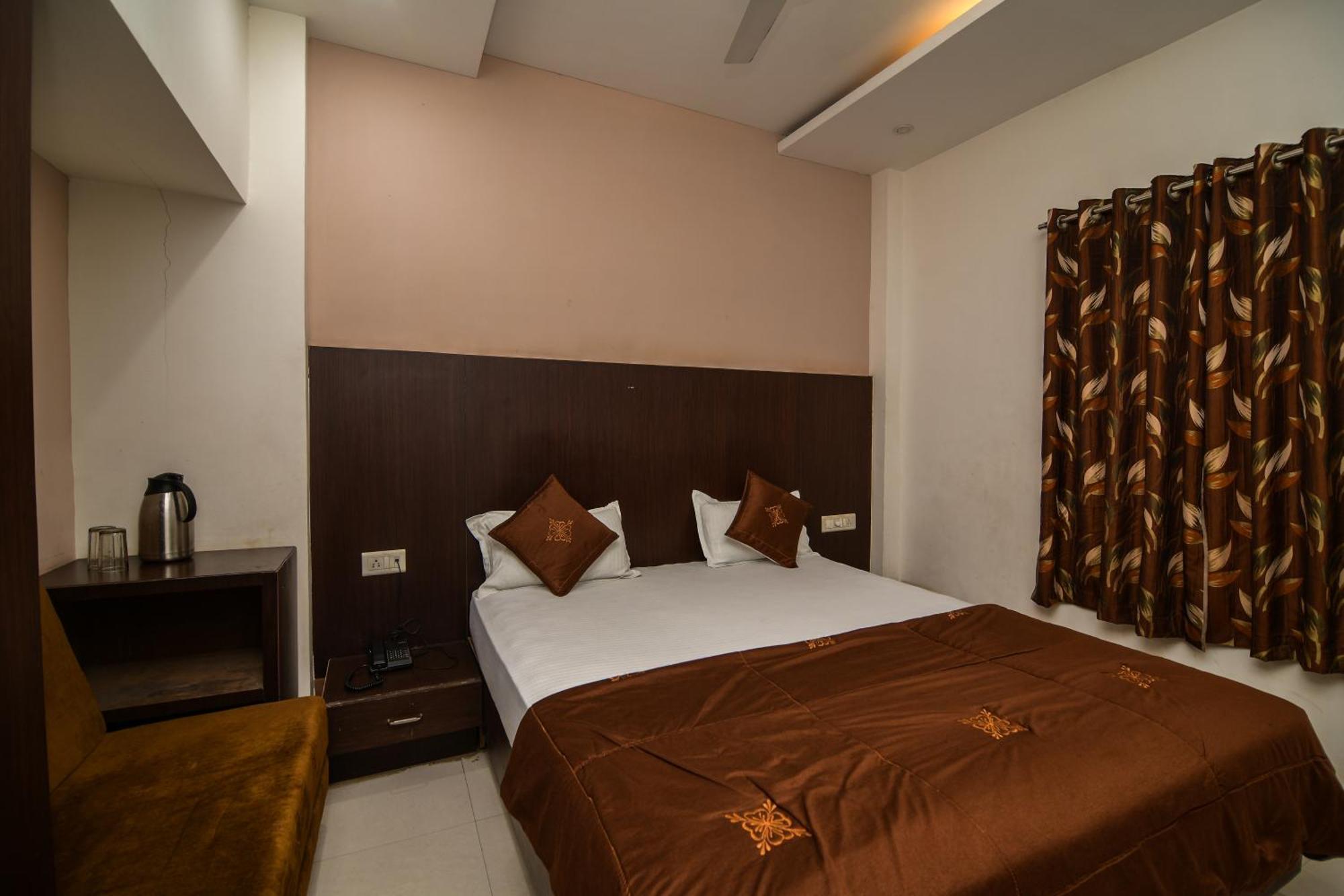 אויאיין Shree Ram Hotel מראה חיצוני תמונה
