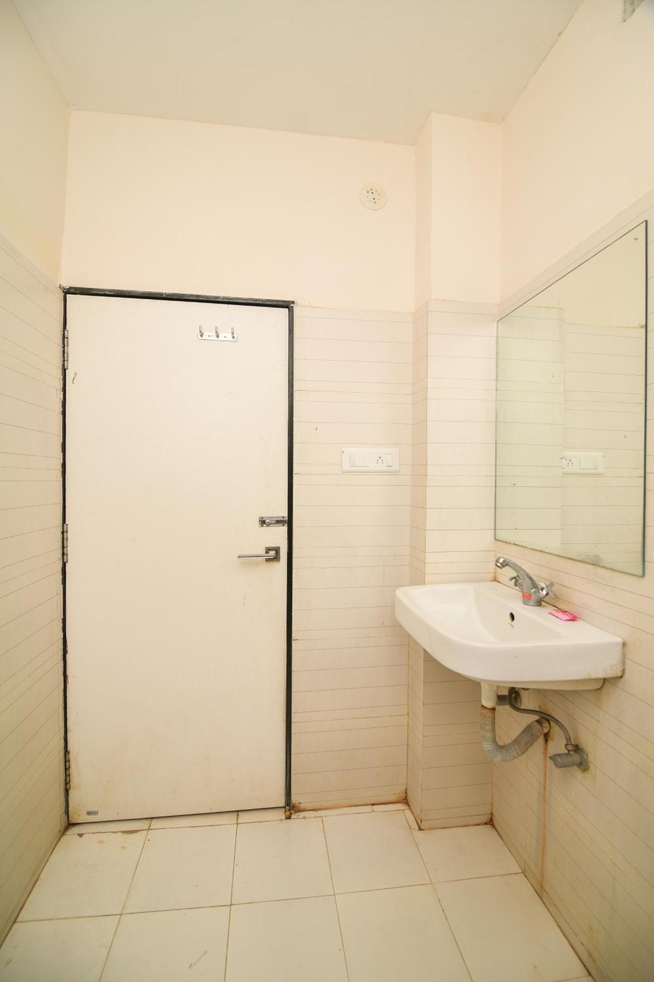 אויאיין Shree Ram Hotel מראה חיצוני תמונה